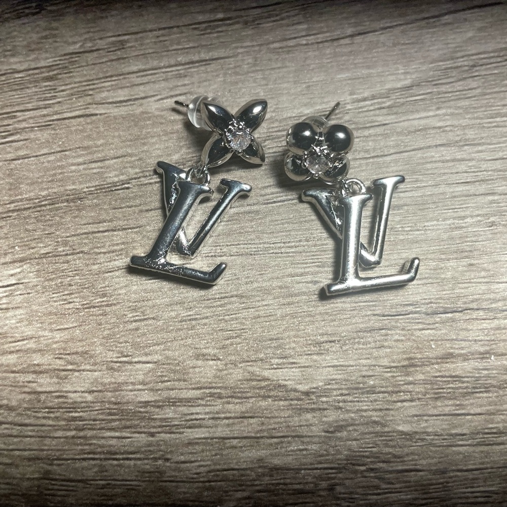 Ladies earrings